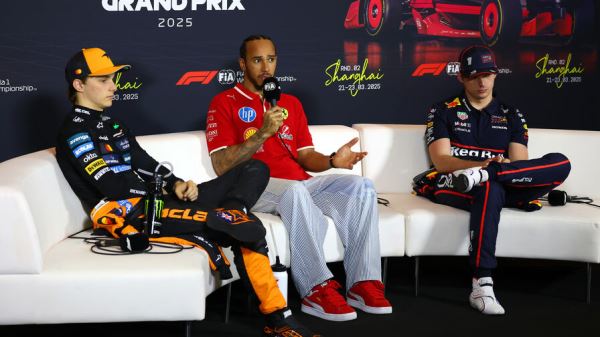 «Беспощадный Макс отберет у них титул…» Льюис Хэмилтон предупредил гонщиков McLaren