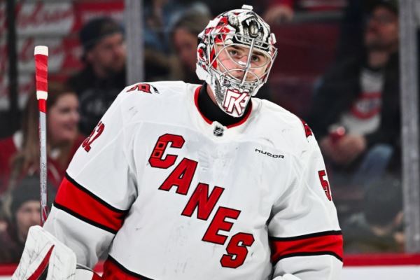 «Каролина» вывела российского вратаря Кочеткова из списка травмированных