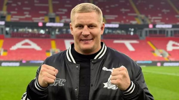 Павлович дал оценку решению Аспиналла завершить бой с Ганом