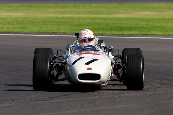 Юки Цунода проехал на историческом болиде Honda в Мексике