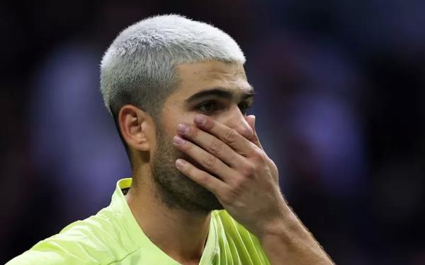 Париж. Карлос Алькарас вылетел с "Мастерса", уступив Кэмерону Норри уже в первом круге