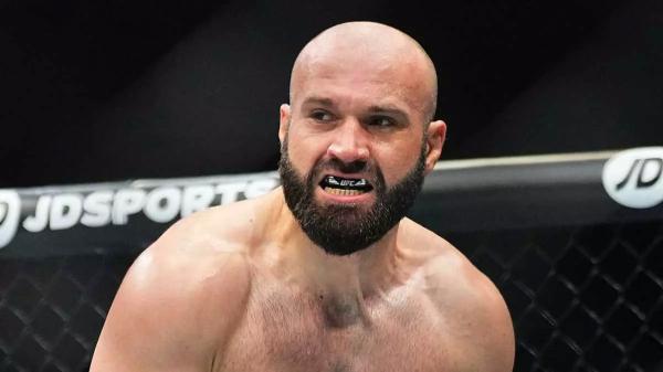 Азамат Мурзаканов нокаутировал Александра Ракича на UFC 321 в Абу-Даби