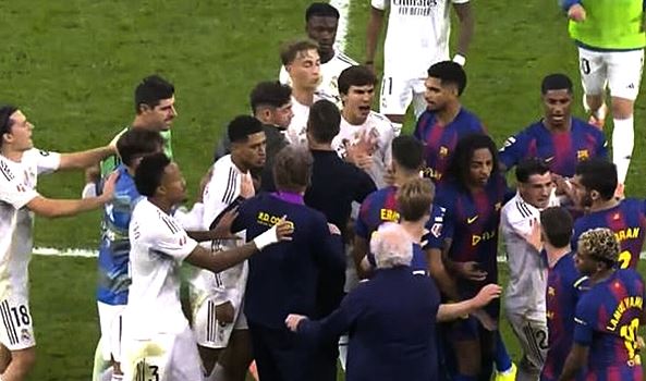 Матч «Реала» и «Барселоны» завершился массовой потасовкой игроков