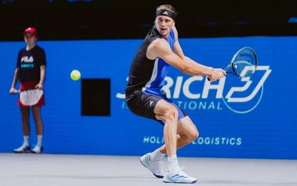 Александр Зверев в двух сетах обыграл Лоренцо Музетти и вышел в финал турнира в Вене