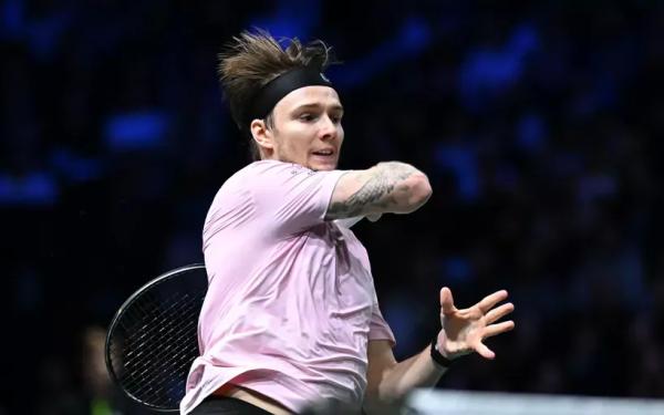 Александр Бублик вышел в полуфинал "Мастерса" в Париже