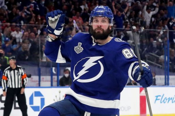 &laquo;Ты мой любимый игрок!&raquo; Сергачёв поздравил Кучерова с достижением 1000+ очков в НХЛ