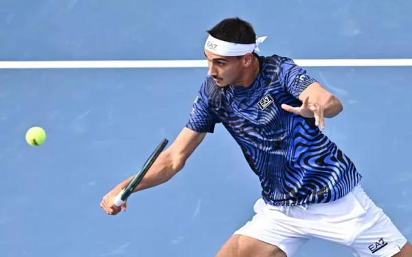 Париж (ATP). Лоренцо Сонего одержал волевую победу над Лоренцо Музетти во втором круге