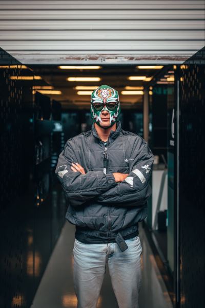 Джордж Рассел инкогнито побывал на трибунах Гран При Мексики