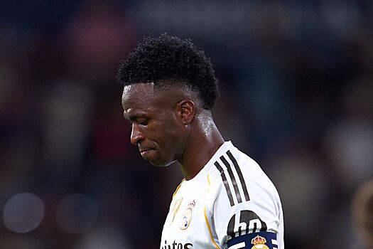 Анчелотти прокомментировал скандальную реакцию Винисиуса на замену в «эль класико»