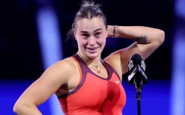 "Просто не могу, стыдно". Арина Соболенко призналась, что не любит смотреть на себя на корте