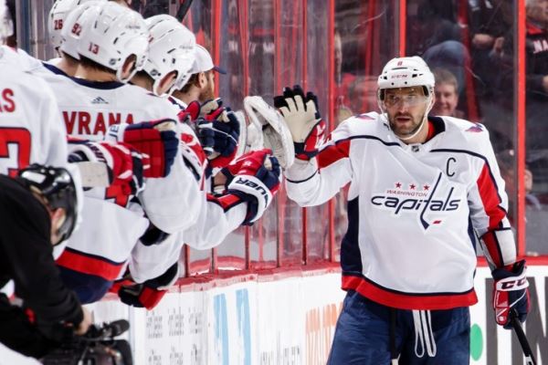 Пас Овечкина вывел Строума один на один с вратарём в матче «Каролина» — «Вашингтон»