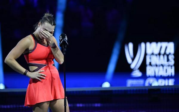 "Наверное, старею". Арина Соболенко со слезами обратилась к своей команде после поражения в финале Итогового турнира WTA