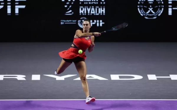 Итоговый турнир. Арина Соболенко взяла верх над Амандой Анисимовой в 1/2 финала