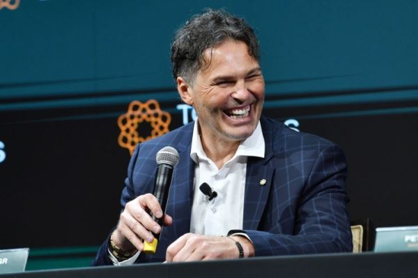 53-летний Яромир Ягр набрал первое очко в своем 38-м сезоне в профессиональном хоккее