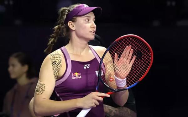 "У неё мощная подача. Особенно в начале было тяжело принимать". Елена Рыбакина - о матче с Екатериной Александровой