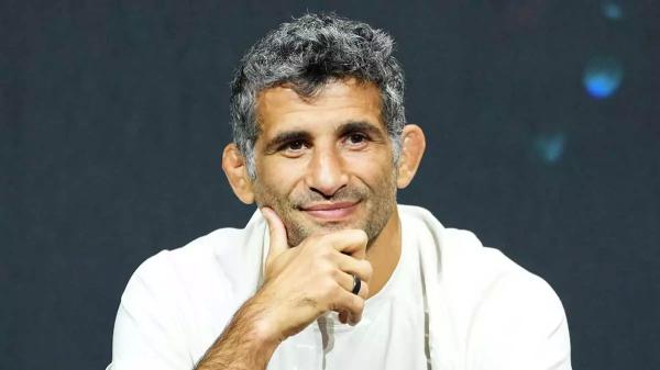 Дариуш оценил шансы Хукера в бою с Царукяном