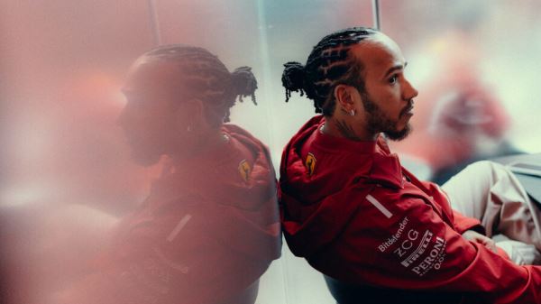 Auto Racer: Инженеры Ferrari открыто противостоят Льюису Хэмилтону