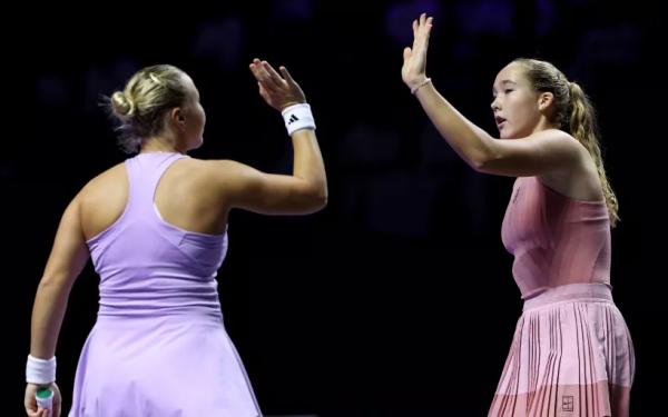 WTA Finals. Мирра Андреева и Диана Шнайдер проиграли второй матч на групповом этапе