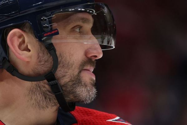 Александр Овечкин догнал Берни Николлза по результативным передачам за карьеру в НХЛ