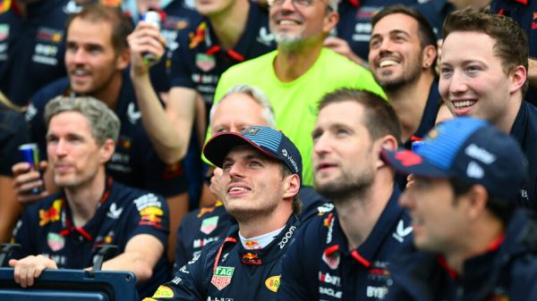 «Особенный, лучший гонщик». Берни Экклстоун верит в чемпионство Ферстаппена