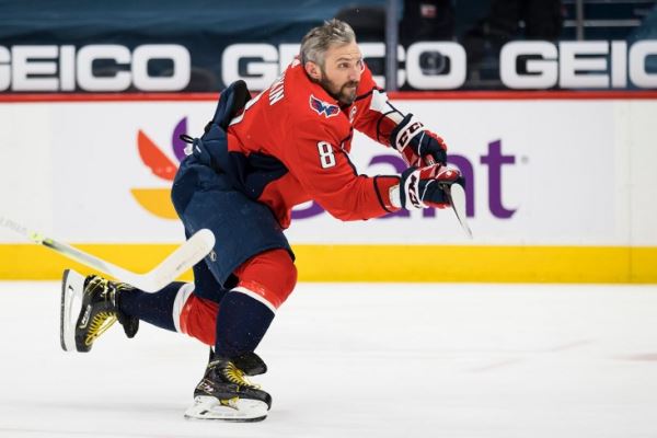 Роман Ротенберг поздравил Александра Овечкина с 900-й шайбой в регулярках НХЛ